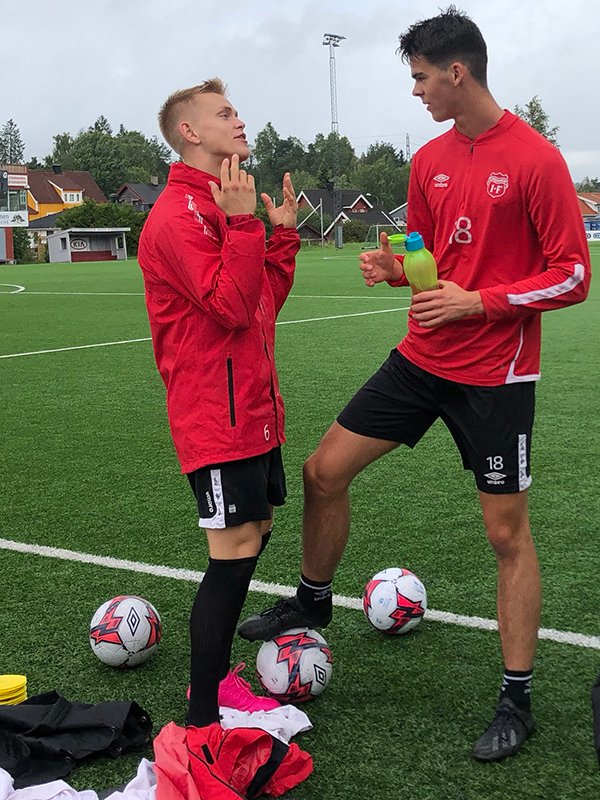 Torje forsøker å overføre litt av sin overskuddsenergi til Lasse