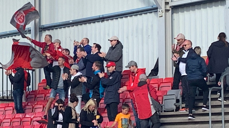 Laget fikk god støtte fra Strømmen Greyhounds