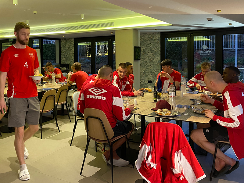 Sultne spillere i frokostsalen på Alanda Hotel Marbella